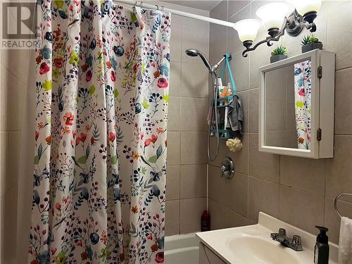 207 Pine, Sudbury, ON - Indoor Photo Showing Bathroom