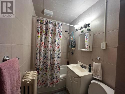 207 Pine, Sudbury, ON - Indoor Photo Showing Bathroom