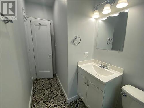 207 Pine, Sudbury, ON - Indoor Photo Showing Bathroom