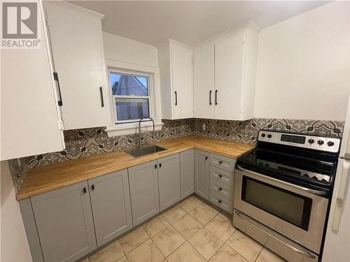 207 Pine, Sudbury, ON - Indoor Photo Showing Kitchen