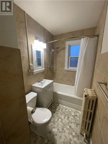 207 Pine, Sudbury, ON - Indoor Photo Showing Bathroom