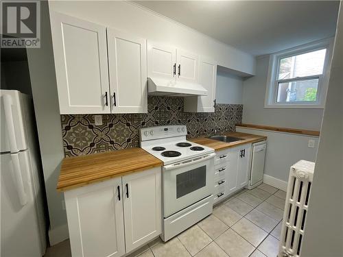 207 Pine, Sudbury, ON - Indoor Photo Showing Kitchen