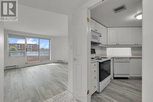 503 - 3105 Carling Avenue, Ottawa, ON - Indoor Photo Showing Kitchen