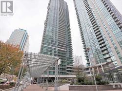 215 - 33 BAY STREET  Toronto, ON M5J 2Z3