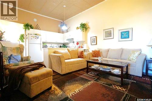 116 Main Street, Avonlea, SK - Indoor Photo Showing Living Room
