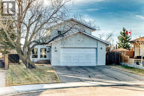 22 Sherwood Crescent W  Lethbridge, AB T1K 6G1