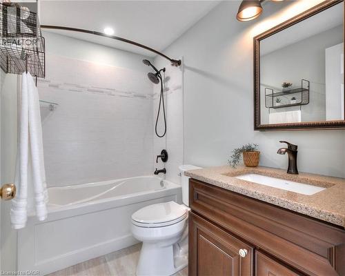 38 Heatherwood Place, Kitchener, ON - Indoor Photo Showing Bathroom