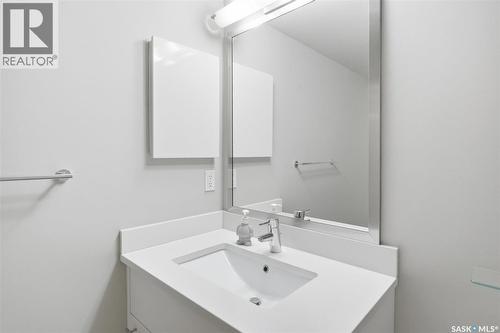 207C 415 Hunter Road, Saskatoon, SK - Indoor Photo Showing Bathroom
