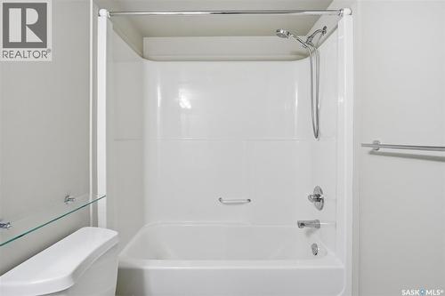 207C 415 Hunter Road, Saskatoon, SK - Indoor Photo Showing Bathroom