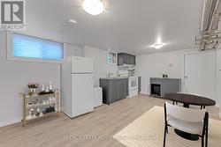 42 BEXHILL AVENUE  Toronto, ON M1L 3B6