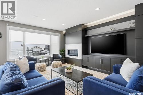 343 Mahabir Court, Saskatoon, SK - Indoor Photo Showing Living Room