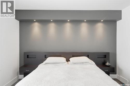 343 Mahabir Court, Saskatoon, SK - Indoor Photo Showing Bedroom