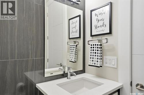 343 Mahabir Court, Saskatoon, SK - Indoor Photo Showing Bathroom