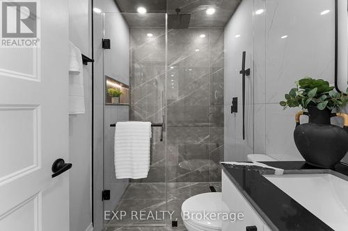 686 Wickens Avenue, Burlington, ON - Indoor Photo Showing Bathroom