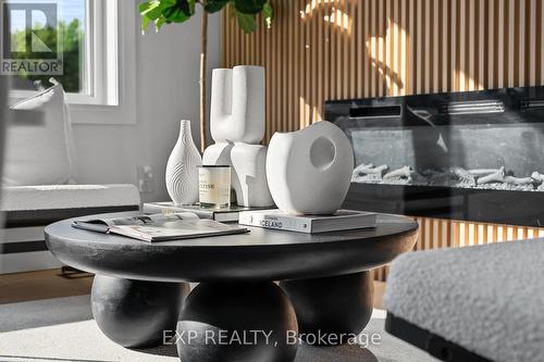 686 Wickens Avenue, Burlington, ON - Indoor