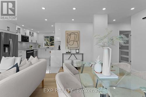 686 Wickens Avenue, Burlington, ON - Indoor Photo Showing Dining Room