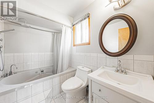 19 Glenhaven Court, Hamilton, ON - Indoor Photo Showing Bathroom