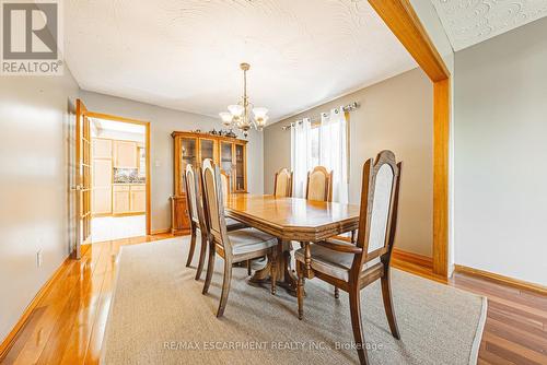 19 Glenhaven Court, Hamilton, ON - Indoor Photo Showing Dining Room
