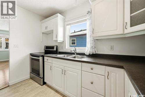 336 Smith Street, Regina, SK - Indoor Photo Showing Kitchen With Double Sink