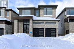 61 ROSANNE CIRCLE  Wasaga Beach, ON L9Z 0M8