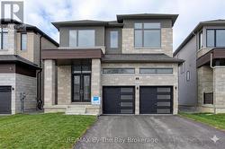 61 ROSANNE CIRCLE Wasaga Beach, ON L9Z 0M8