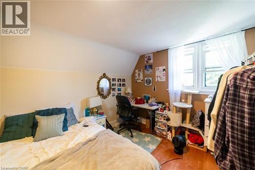 Bedroom with lofted ceiling, wood finished floors, and a desk - 41 Paradise Road S, Hamilton, ON - Indoor Photo Showing Bedroom