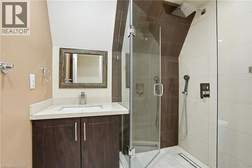 41 Paradise Road S, Hamilton, ON - Indoor Photo Showing Bathroom