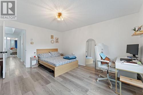 B - 6702 Jeanne D'Arc Boulevard N, Ottawa, ON - Indoor Photo Showing Bedroom