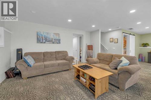 156 Wiley Crescent, Red Deer, AB - Indoor Photo Showing Living Room
