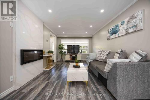 1057 King Street E, Oshawa, ON - Indoor Photo Showing Living Room