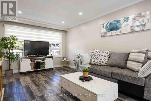 1057 King Street E, Oshawa, ON - Indoor Photo Showing Living Room