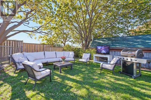 1057 King Street E, Oshawa, ON - Outdoor