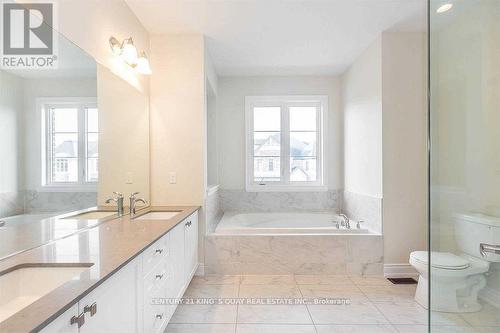 102 Giardina Crescent, Richmond Hill, ON - Indoor Photo Showing Bathroom