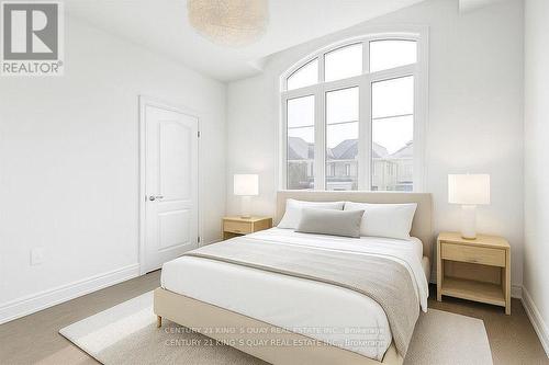 102 Giardina Crescent, Richmond Hill, ON - Indoor Photo Showing Bedroom