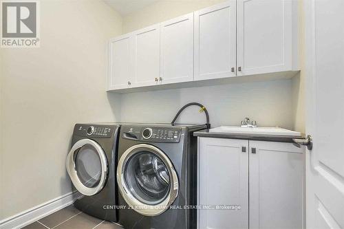 102 Giardina Crescent, Richmond Hill, ON - Indoor Photo Showing Laundry Room