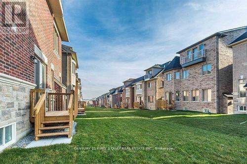 102 Giardina Crescent, Richmond Hill, ON - Outdoor