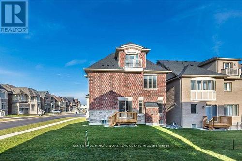 102 Giardina Crescent, Richmond Hill, ON - Outdoor