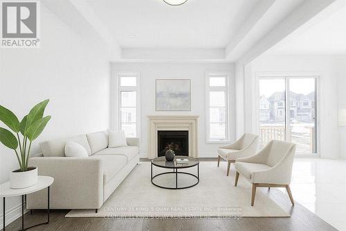 102 Giardina Crescent, Richmond Hill, ON - Indoor Photo Showing Living Room With Fireplace