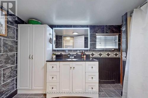 36 John Street, Cambridge, ON - Indoor Photo Showing Bathroom