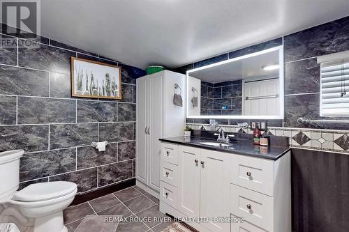 36 John Street, Cambridge, ON - Indoor Photo Showing Bathroom