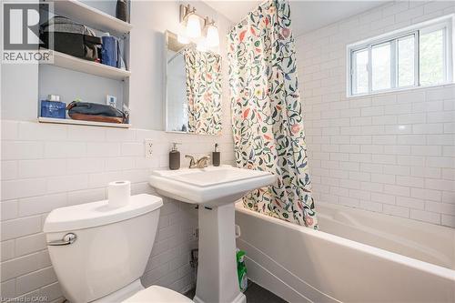 52 Avondale Avenue S, Waterloo, ON - Indoor Photo Showing Bathroom