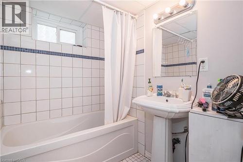 52 Avondale Avenue S, Waterloo, ON - Indoor Photo Showing Bathroom