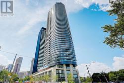 219 - 585 BLOOR STREET E  Toronto, ON M4W 0B3