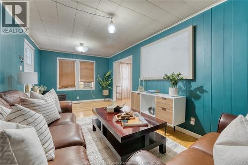 1581 Cadillac Street, Windsor, ON - Indoor Photo Showing Living Room