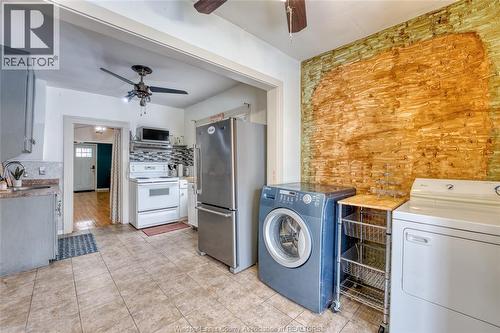 1581 Cadillac Street, Windsor, ON - Indoor Photo Showing Laundry Room