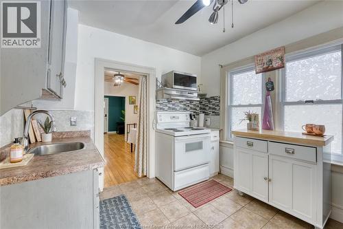 1581 Cadillac Street, Windsor, ON - Indoor Photo Showing Kitchen