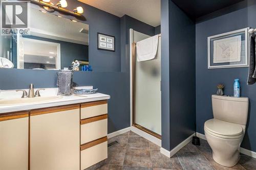 3812 58 Avenue, Lloydminster, AB - Indoor Photo Showing Bathroom