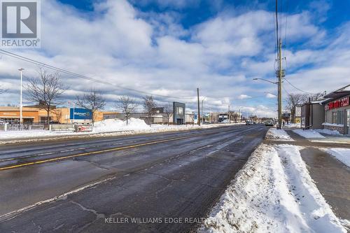 1096 Barton Street E, Hamilton, ON 