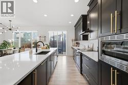 Expansive island perfect for entertaining and everyday meals - 