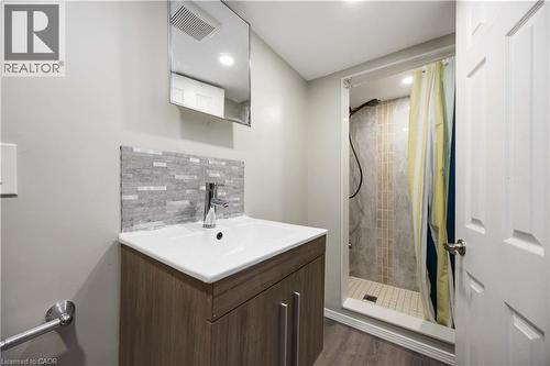 1057 King Street E, Oshawa, ON - Indoor Photo Showing Bathroom